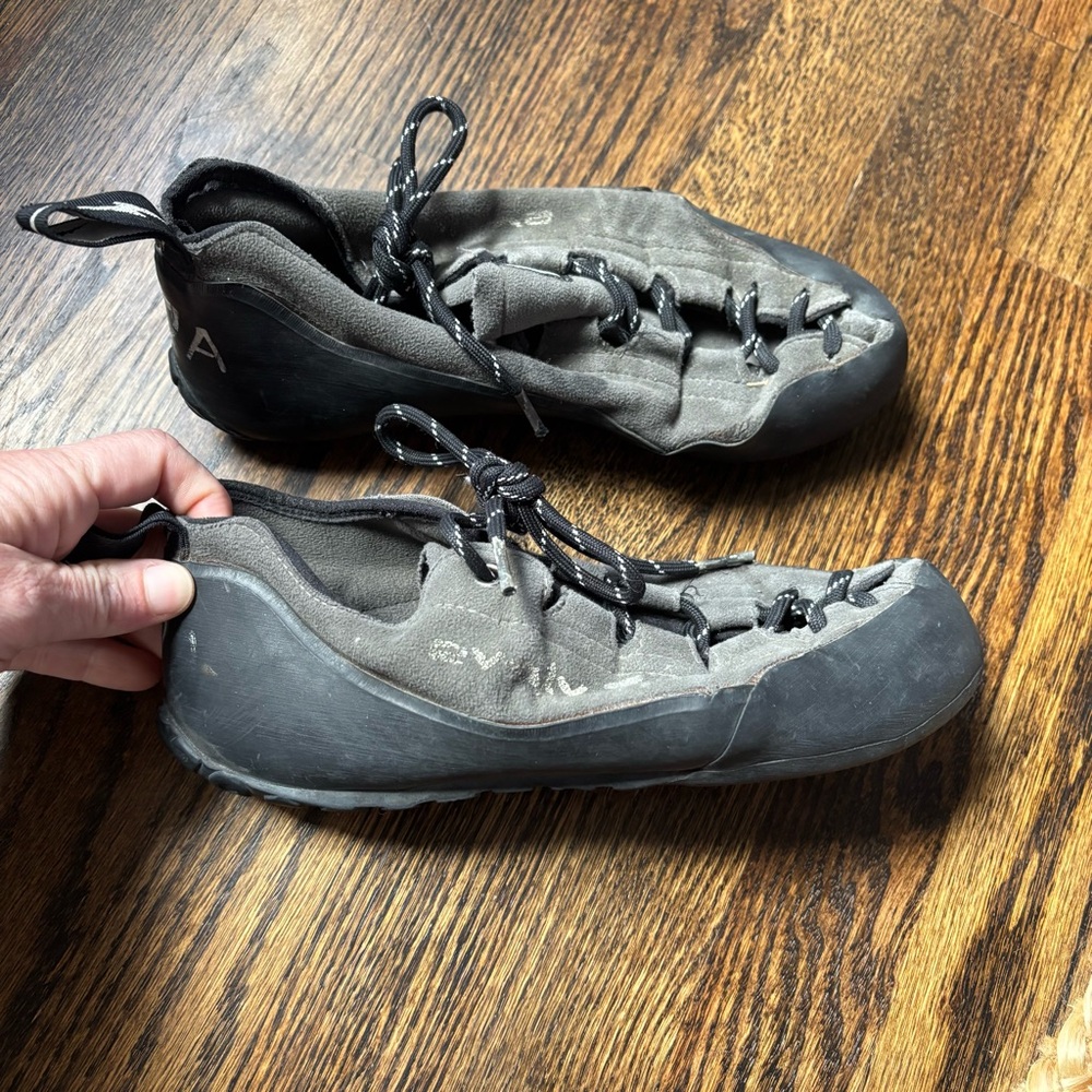 Evolv Yosemite Bum Rock  climbing shoes Black Men’s Size 7